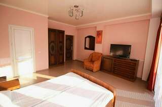 Гостиница Кавказ Ольгинка Двухместный номер с боковым видом на море-2