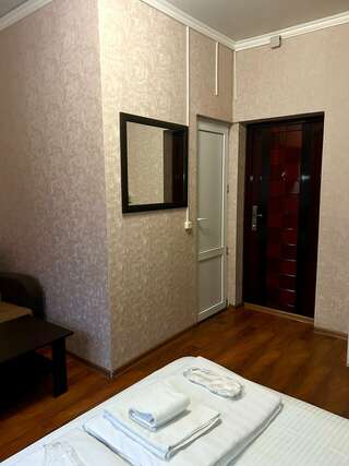 Гостиница Кавказ Ольгинка Двухместный номер Комфорт с мини-балконом-3