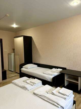 Гостиница Кавказ Ольгинка Трехместный номер с балконом-3