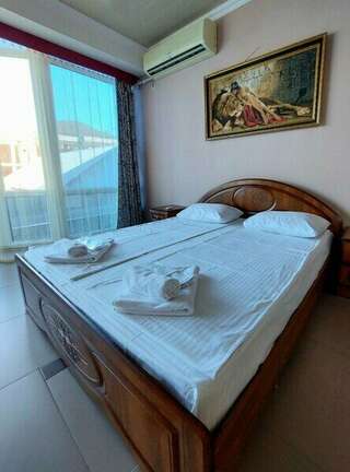 Гостиница Кавказ Ольгинка Номер-студия с видом на море-1