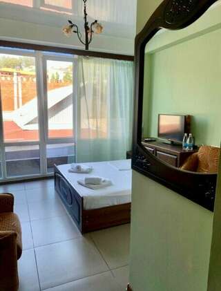 Гостиница Кавказ Ольгинка Двухместный номер с боковым видом на море-5