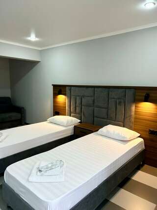 Гостиница Кавказ Ольгинка Двухместный номер "Улучшенный" на первом этаже-2