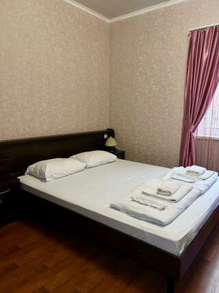 Гостиница Кавказ Ольгинка Двухместный номер Комфорт с мини-балконом-1