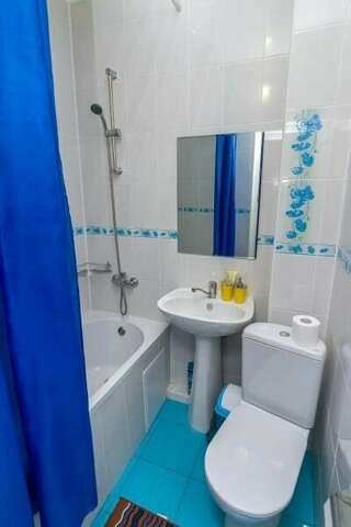 Гостиница Кавказ Ольгинка Стандартный трехместный номер-5