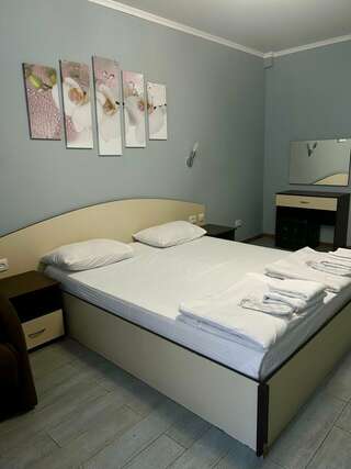 Гостиница Кавказ Ольгинка Двухместный номер с 1 кроватью и балконом-1