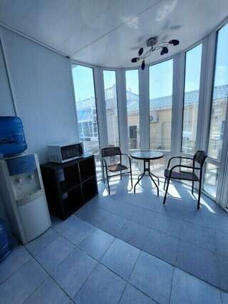 Гостиница Кавказ Ольгинка Трехместный номер с балконом-8