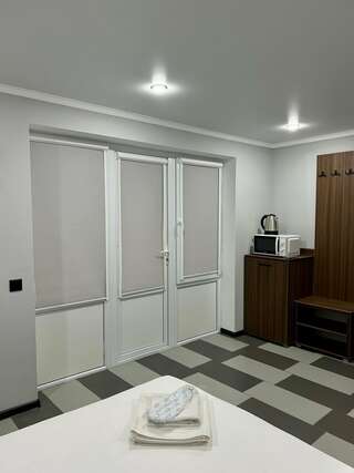 Гостиница Кавказ Ольгинка Двухместный номер "Улучшенный" на первом этаже-7