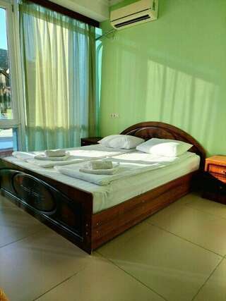 Гостиница Кавказ Ольгинка Двухместный номер с боковым видом на море-3